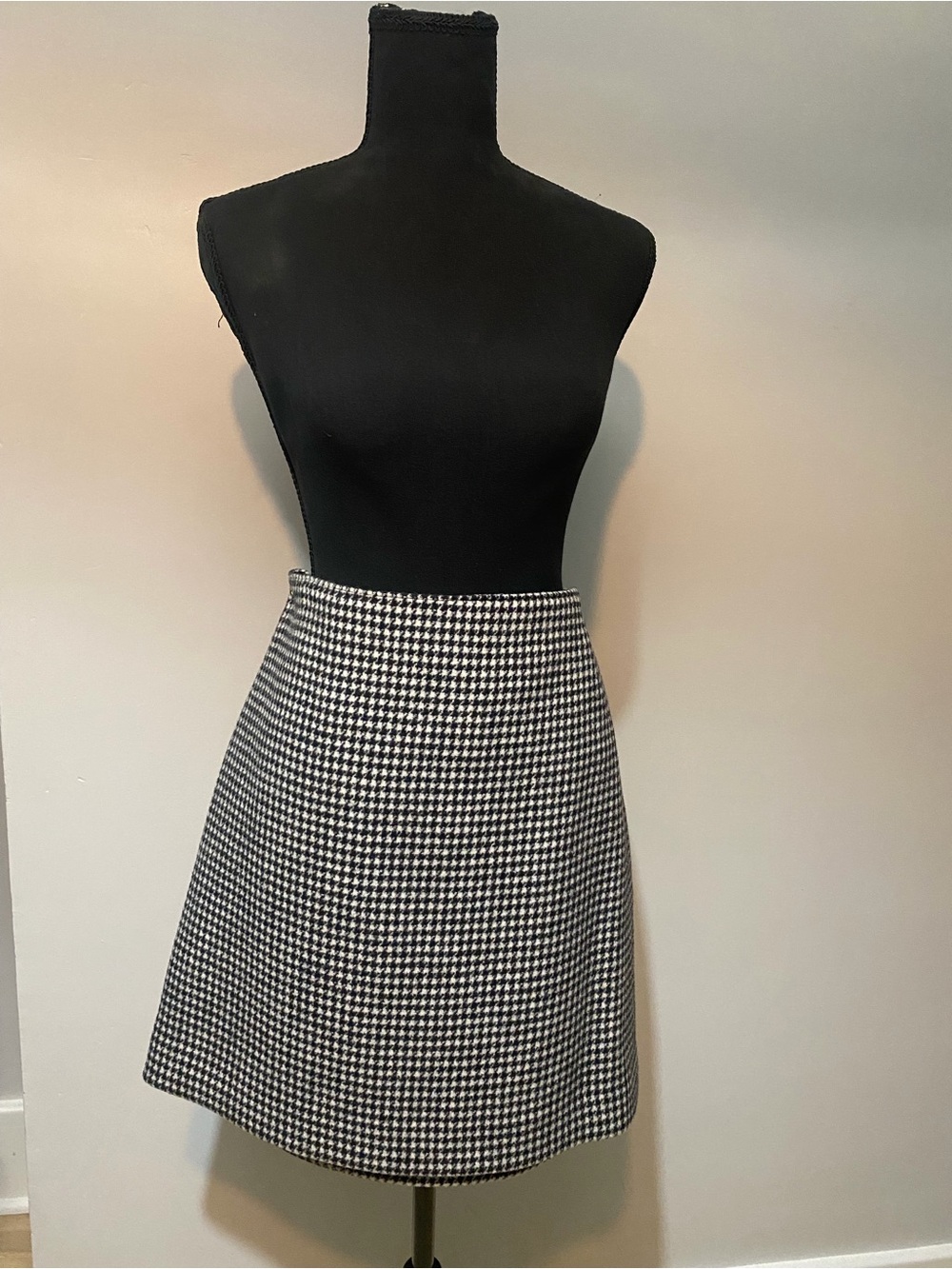 Club Monaco Black and White Mini Houndstooth Skirt